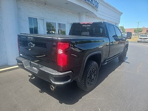 Used 2024 Chevrolet Silverado 2500 High Country w/ Midnight Edition AWD/4WD image 4