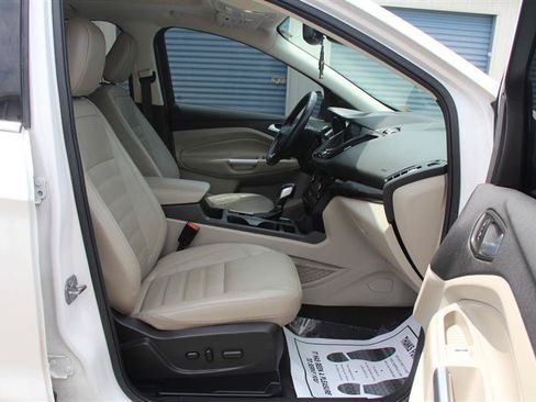 Used 2019 Ford Escape Titanium AWD/4WD image 21