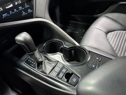 Used 2019 Toyota Camry Hybrid FWD image 22