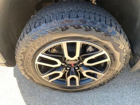 Used 2025 GMC Sierra 1500 AT4 w/ AT4 Premium Package AWD/4WD image 10