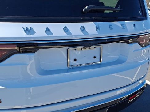 Used 2024 Jeep Wagoneer 4WD w/ Premium Group I image 30