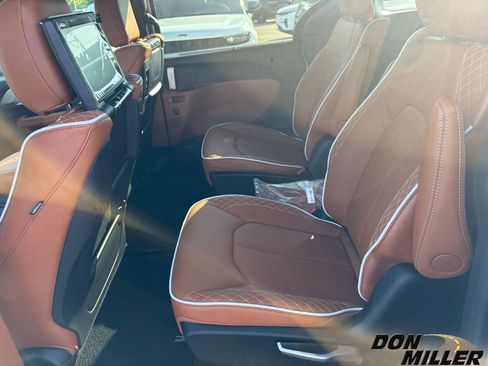 New 2026 Chrysler Pacifica Pinnacle w/ Trailer Tow Group image 28