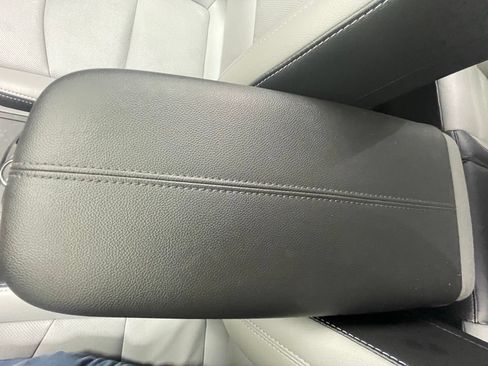 Used 2024 GMC Terrain SLT AWD/4WD image 18
