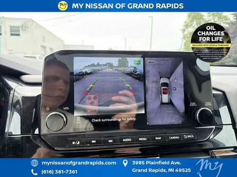 Used 2025 Nissan Pathfinder Platinum AWD/4WD image 24