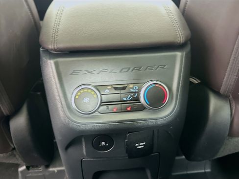 Used 2025 Ford Explorer Platinum w/ LUX Leather Package image 29