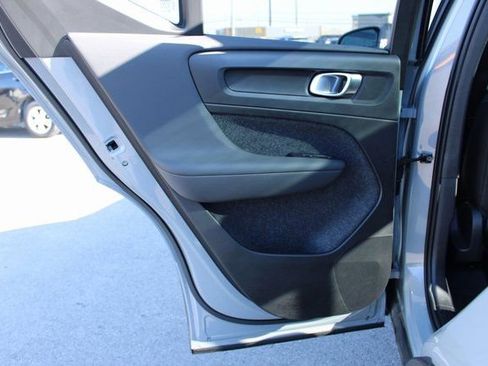 Used 2025 Volvo XC40 B5 Plus image 33