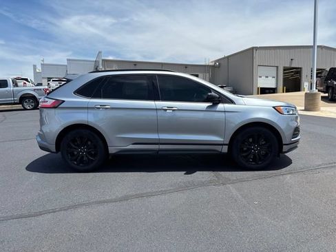 Used 2024 Ford Edge SE w/ Black Appearance Package AWD/4WD image 4