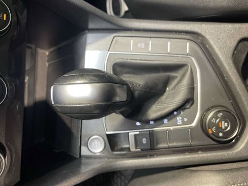Used 2020 Volkswagen Tiguan SE w/ Panoramic Sunroof Package AWD/4WD image 17