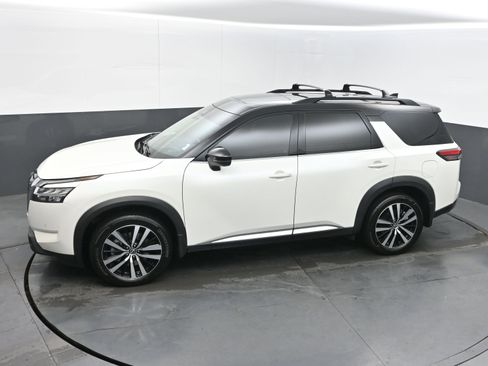 Used 2024 Nissan Pathfinder Platinum image 36