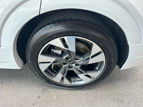 Used 2022 Audi e-tron Premium w/ Convenience Plus Package image 18