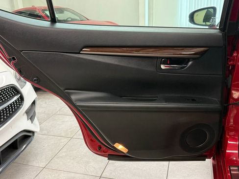 Used 2014 Lexus ES 350 w/ Luxury Package FWD image 17