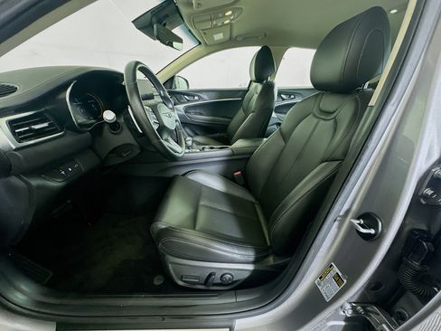 Used 2025 Genesis G70 2.5T RWD image 13