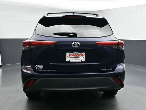 Used 2023 Toyota Highlander XLE image 7