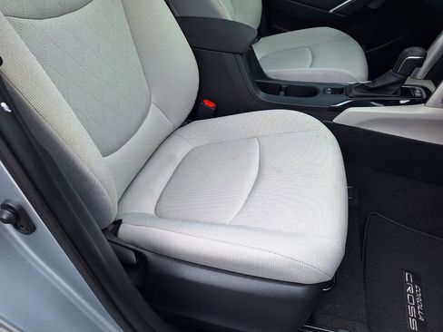 Used 2024 Toyota Corolla Cross LE w/ Moonroof Package image 25