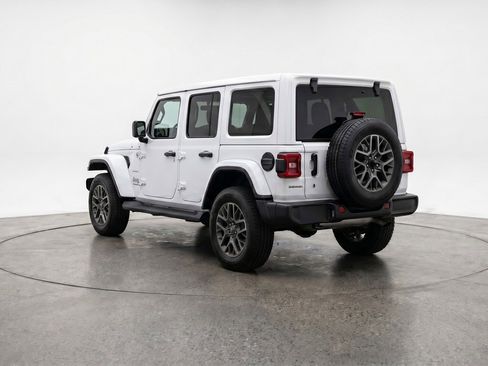Used 2025 Jeep Wrangler Unlimited Sahara AWD/4WD image 6