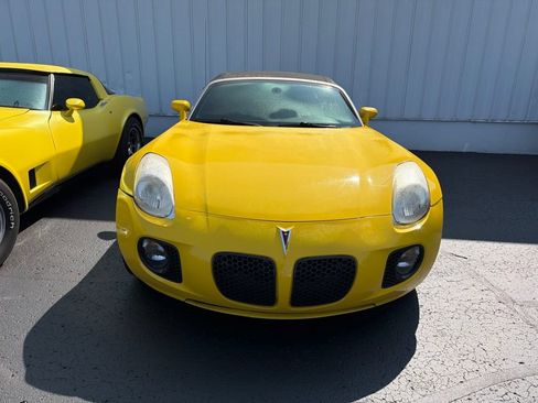 Used 2007 Pontiac Solstice GXP w/ Premium Package RWD image 2