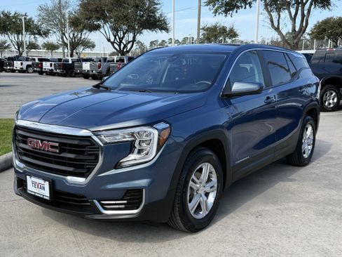 Used 2024 GMC Terrain SLE image 9