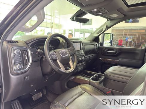Used 2023 GMC Sierra 2500 Denali w/ Denali Black Diamond Edition AWD/4WD image 25