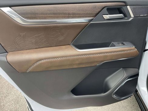 New 2026 GMC Acadia Denali Ultimate w/ LPO, Floor Liner Package image 17