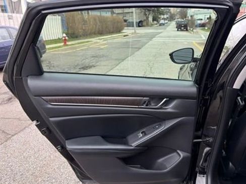 Used 2018 Honda Accord Touring image 23