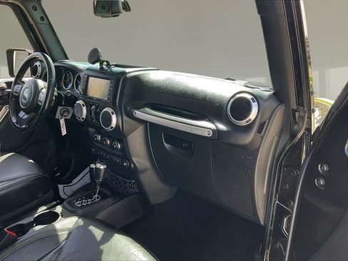Used 2015 Jeep Wrangler Unlimited Rubicon w/ Connectivity Group AWD/4WD image 23