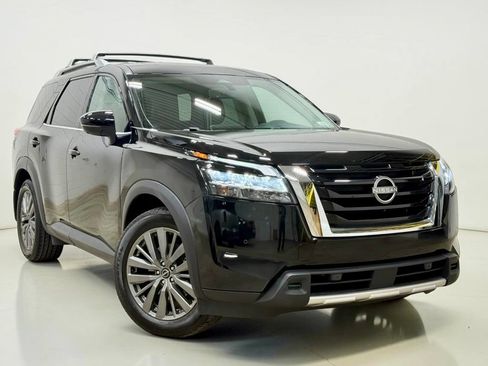 Used 2023 Nissan Pathfinder SL w/ SL Premium Package AWD/4WD image 5
