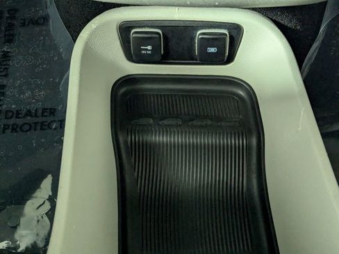 Used 2017 Chrysler Pacifica Touring-L FWD image 20
