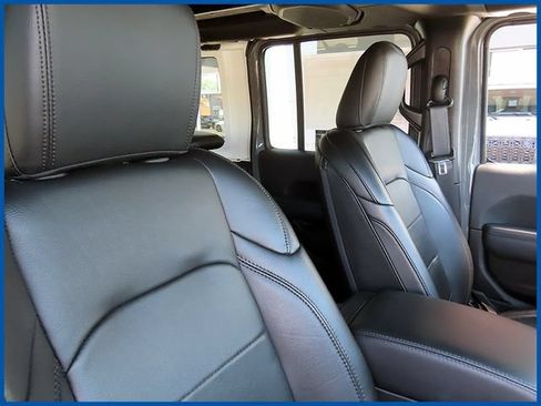 Used 2023 Jeep Wrangler Unlimited Sahara AWD/4WD image 9