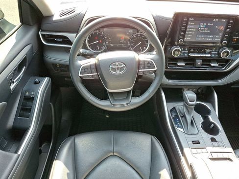 Used 2022 Toyota Highlander XLE image 14
