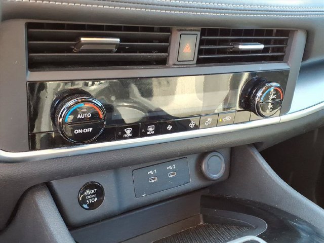 Used 2025 Nissan Rogue SV AWD/4WD image 21