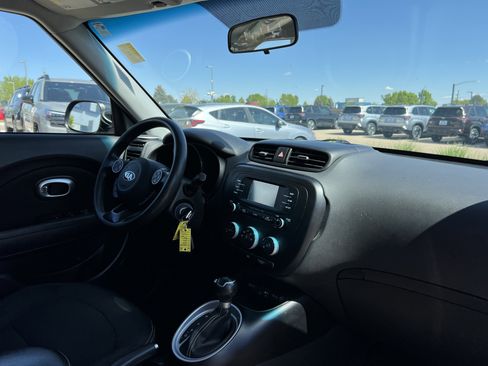 Used 2016 Kia Soul + FWD image 18