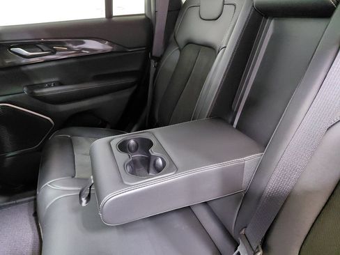 Used 2022 Jeep Grand Cherokee Altitude AWD/4WD image 40