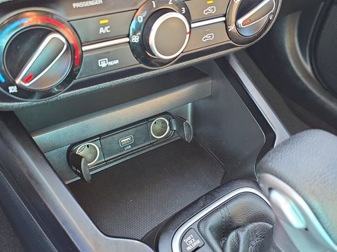 Used 2021 Kia Soul LX image 27