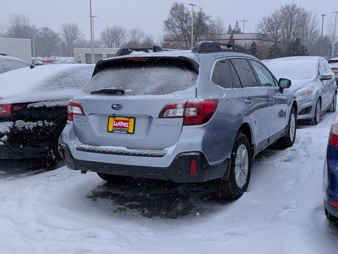Used 2018 Subaru Outback 2.5i Premium image 5