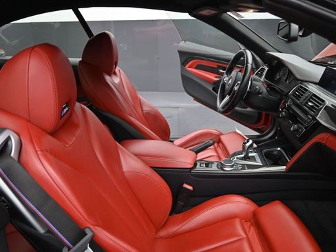 Used 2020 BMW M4 Convertible w/ Competition Package RWD image 21