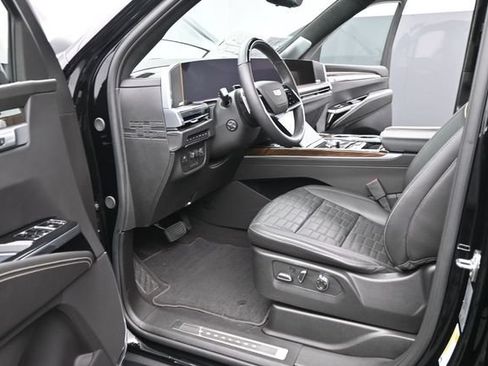 Certified 2026 Cadillac Escalade Platinum Sport w/ LPO, ONYX Package AWD/4WD image 9