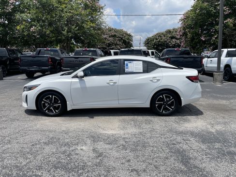 Used 2024 Nissan Sentra SV w/ All-Weather Package FWD image 9
