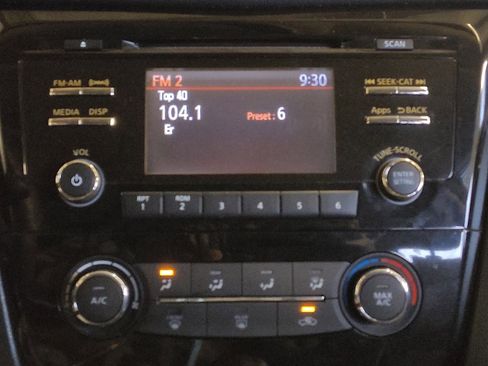 Used 2015 Nissan Rogue S FWD image 25
