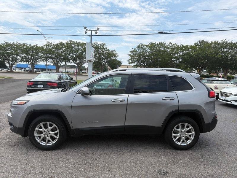 Used 2016 Jeep Cherokee Latitude w/ Safety/Convenience Group AWD/4WD image 5