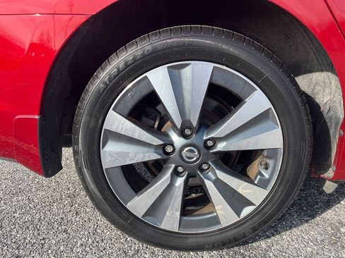 Used 2019 Nissan Sentra SV w/ Special Edition Package image 11