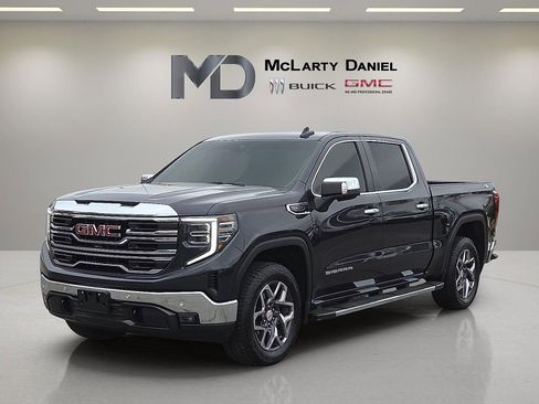 Used 2025 GMC Sierra 1500 SLT w/ SLT Premium Plus Package image 2