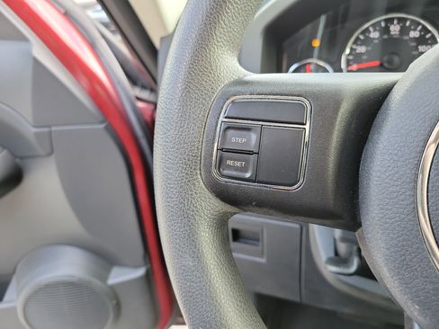 Used 2012 Jeep Liberty Sport AWD/4WD image 27