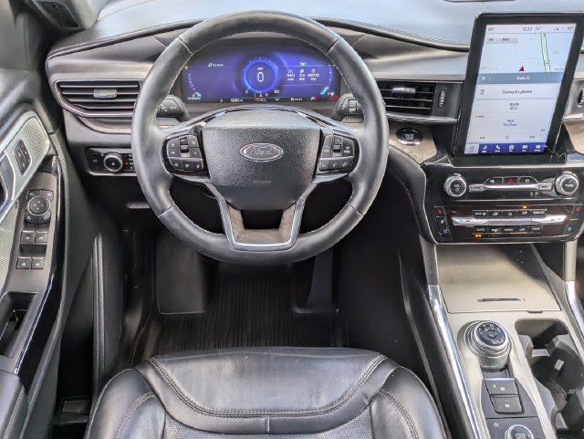 Used 2023 Ford Explorer Platinum w/ Technology Package AWD/4WD image 16