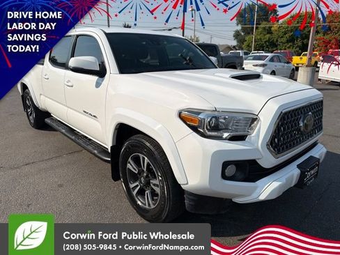 Used 2019 Toyota Tacoma TRD Sport AWD/4WD image 3