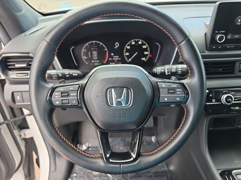 Used 2025 Honda Pilot Sport image 30