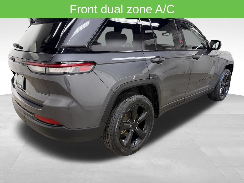 Used 2022 Jeep Grand Cherokee Altitude AWD/4WD image 13