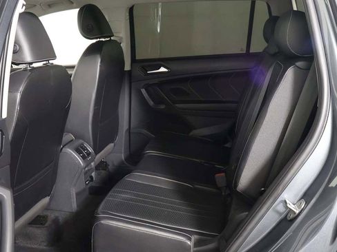 Used 2024 Volkswagen Tiguan SE w/ Panoramic Sunroof Package FWD image 32