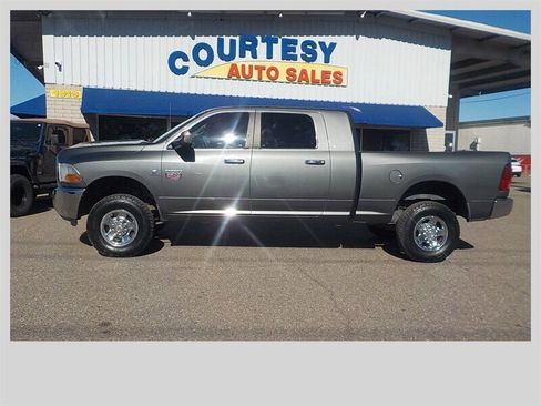 Used 2011 RAM 2500 SLT image 3