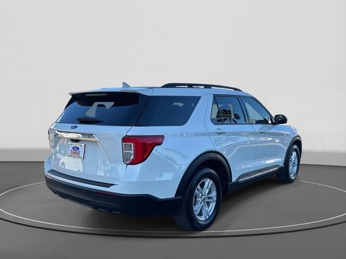 Used 2023 Ford Explorer XLT image 5