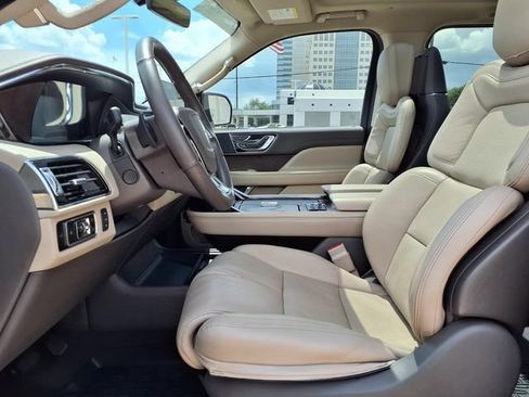 Used 2023 Lincoln Navigator Reserve RWD image 4